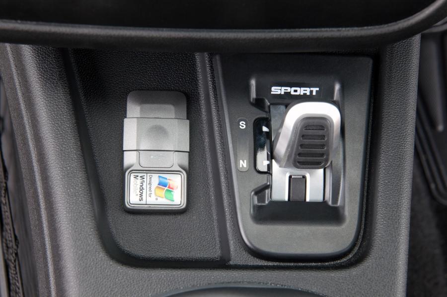 Детали интерьера Abarth Punto Evo (199) 2010 года  (UK) (фото 44 из 45)